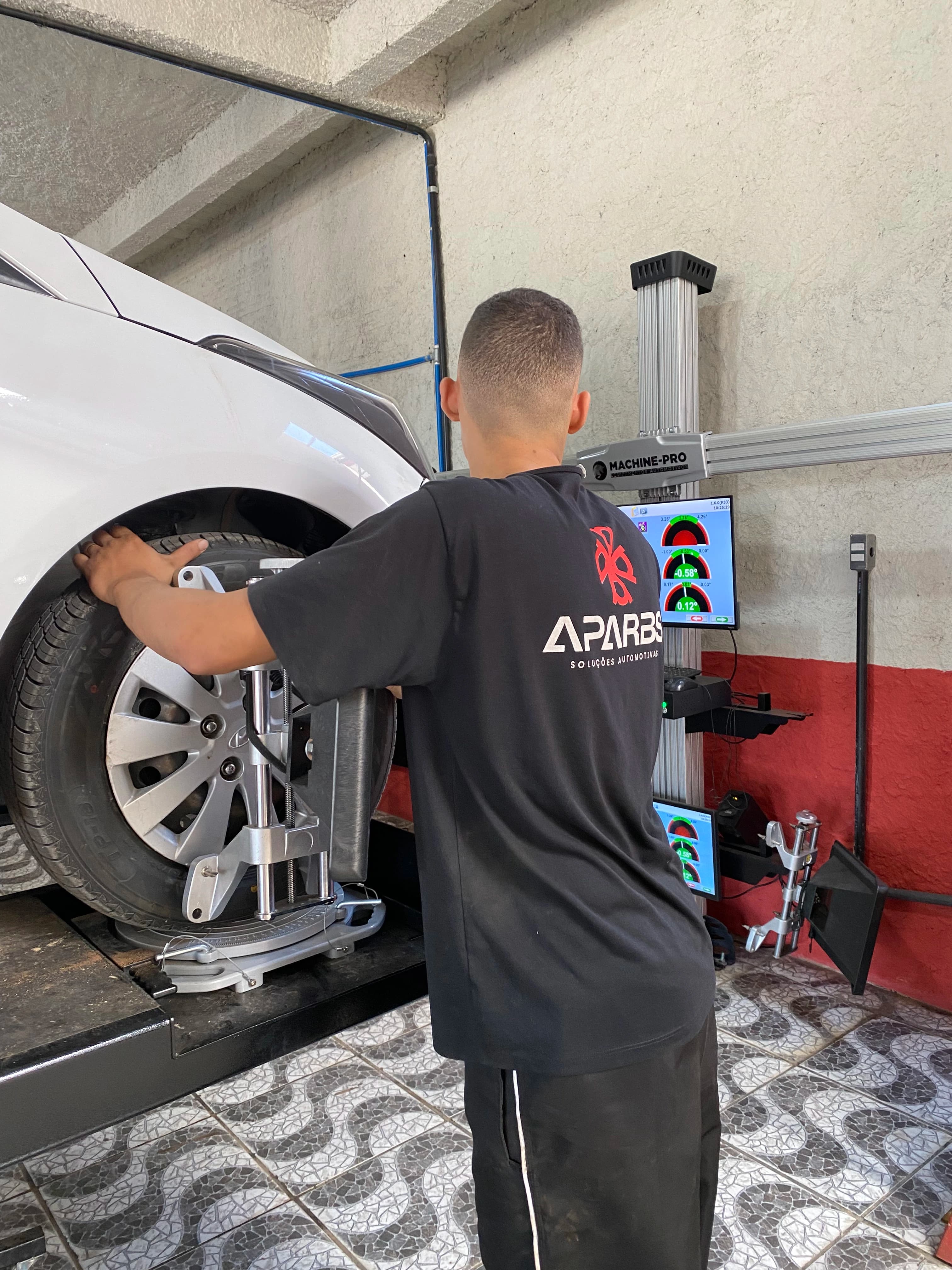 Alinhamento 3D, Balanceamento, Cambagem e Rodízio de Pneus — tudo o que você precisa saber